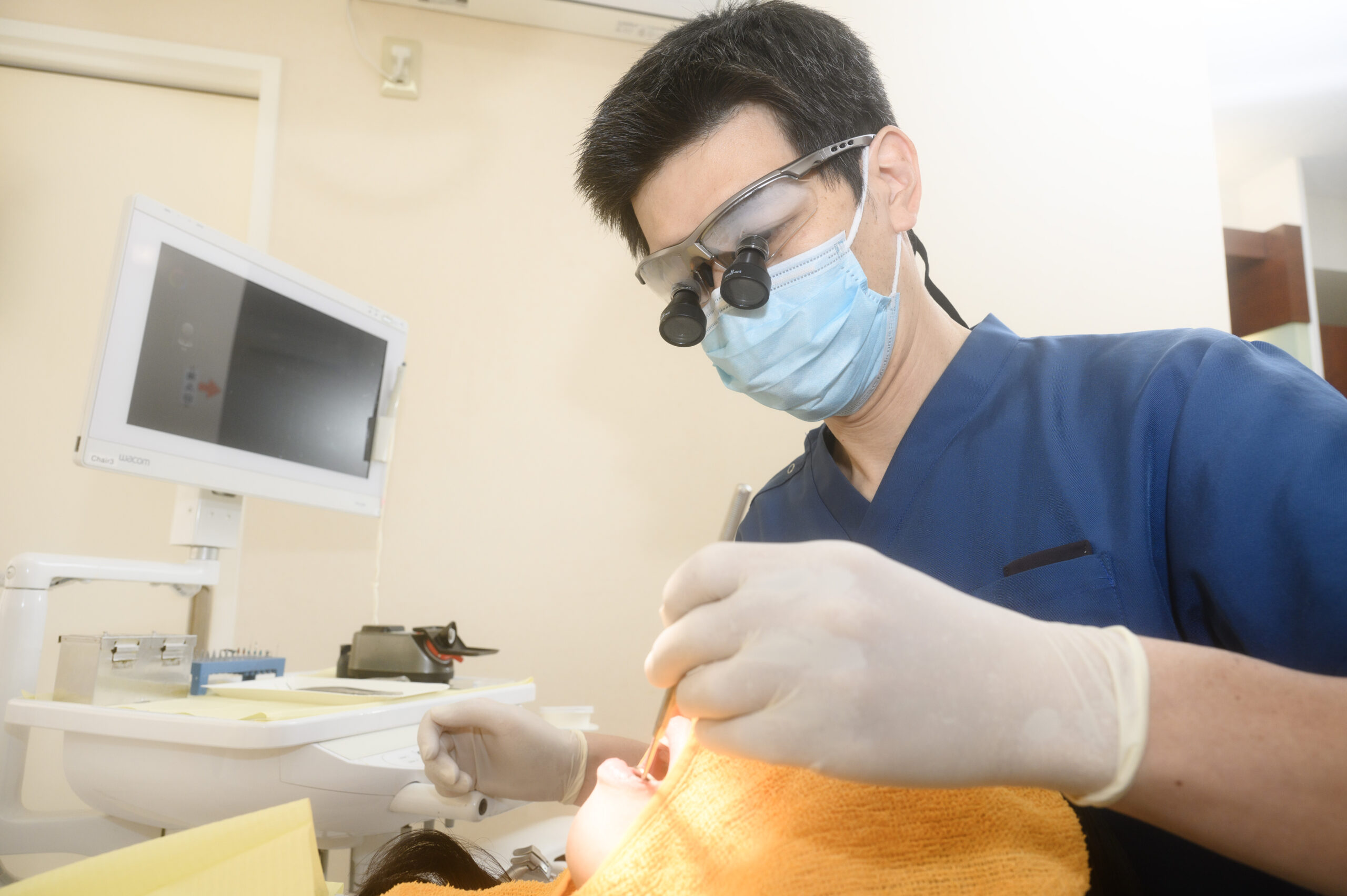 歯科衛生士と患者写真