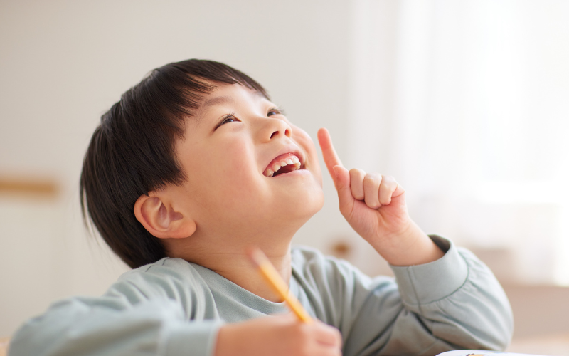 笑顔の子供の写真